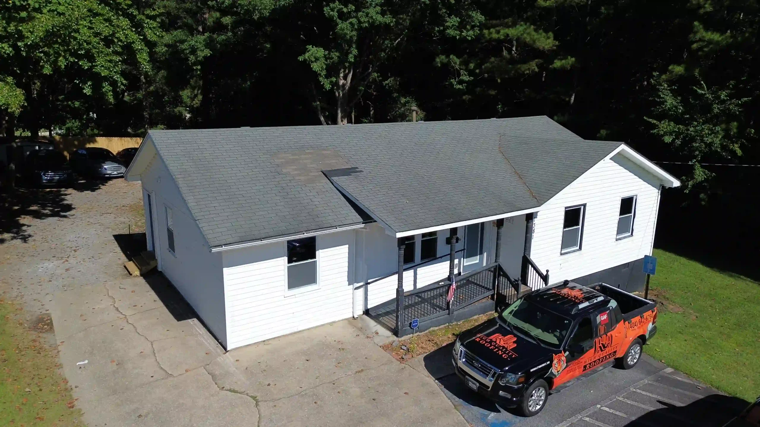 roofing team working